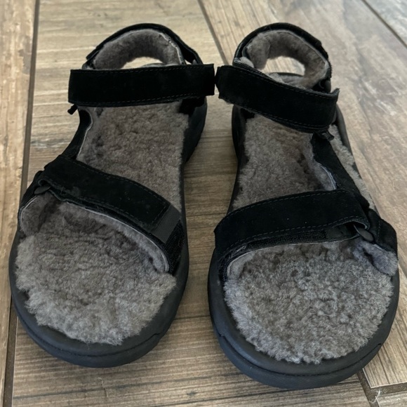 Teva HURRICANE SHEARLING Sandals Men’s size 10 main image 4